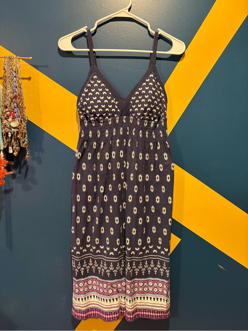 Athleta Navy & White Print V-Neck Casual Dress GUC